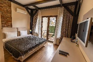Calanthe Residence