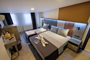 The Queen Hotel