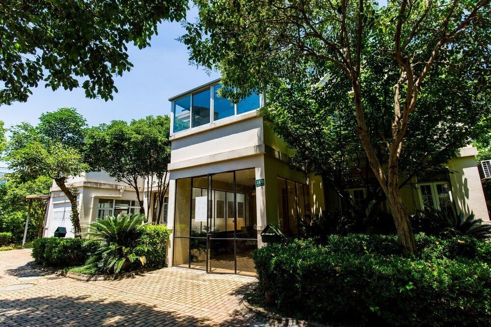 Cambridge Villa with 5 BRs