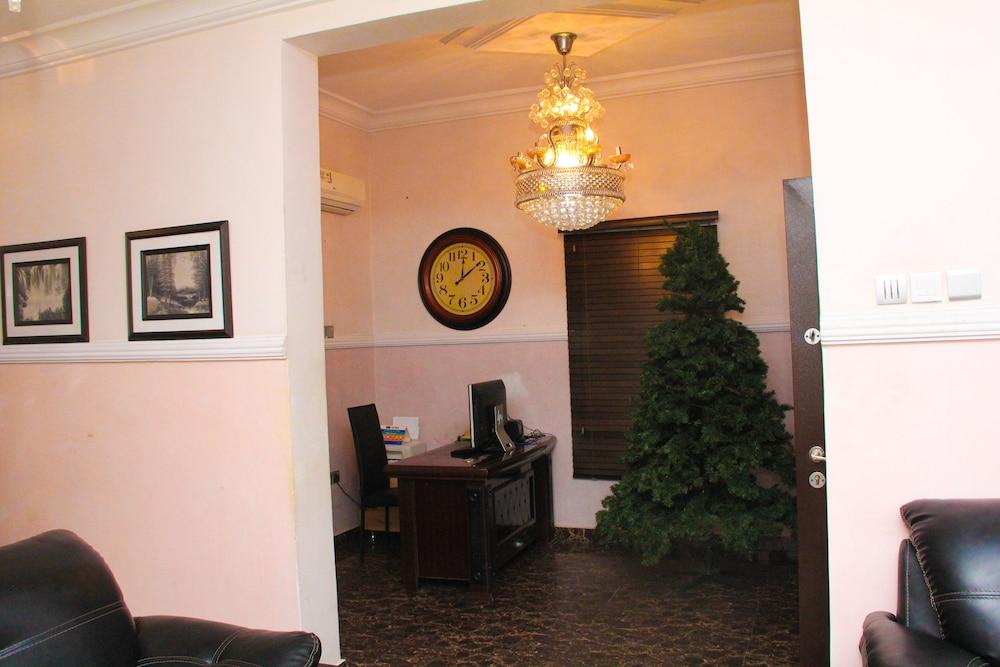 J. Gibson Hotel
