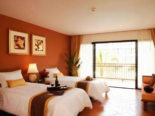 Naithonburi Beach Resort