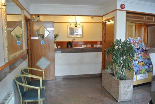Carlton Hotel