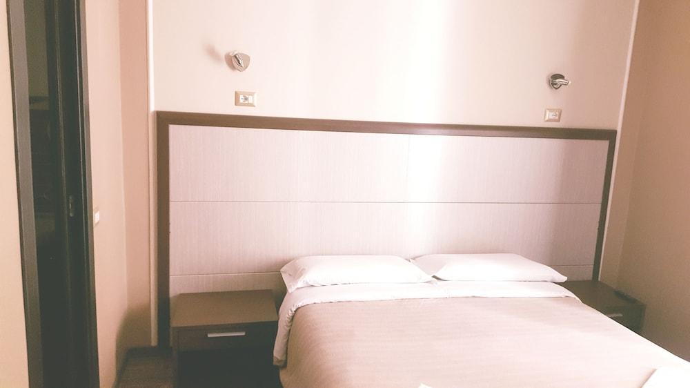 Candia Rooms