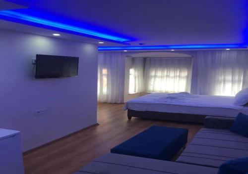 BLUE ROYAL HOTEL