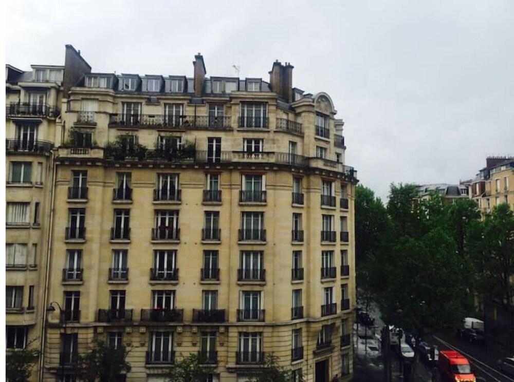 A deux pas des Champs Elysées