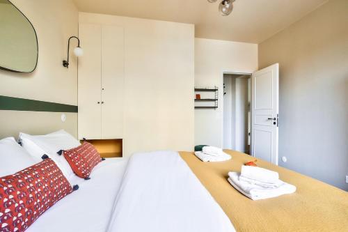 The Perfect Parisian Flat Bd St-Germain - Mid Term