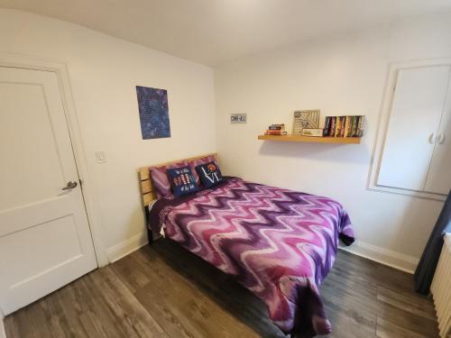 Affordable Quiet Private Room - 10-min Walk to Subway