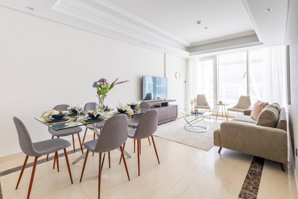 Luxurious 3BR Loft W/ Study In Downtown Dubai