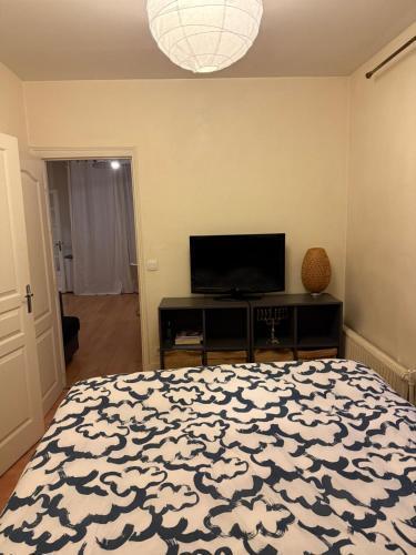 Amazing 1 bedroom, 30sec from Arc de Triomphe
