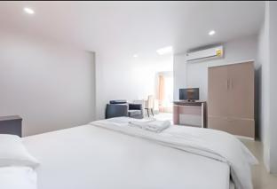 Freesia Bangphi Guest House