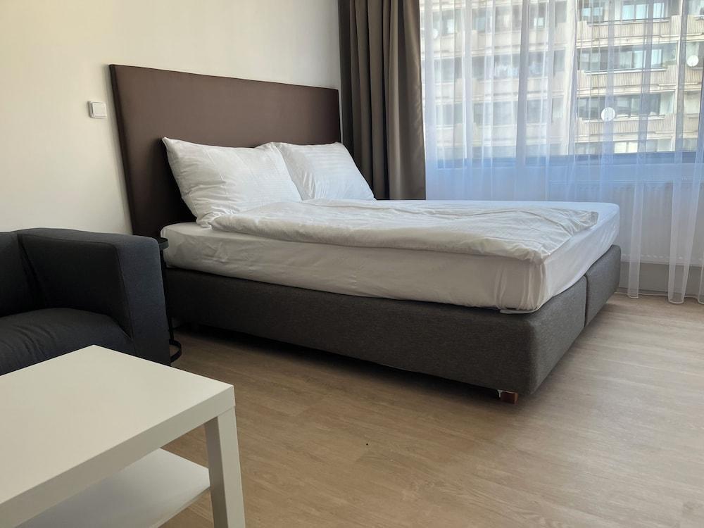 Post 120 Suites