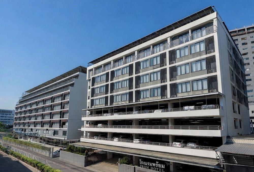 Prom Ratchada Hotel Annex 2