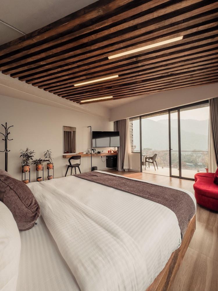 Jade City Hotel