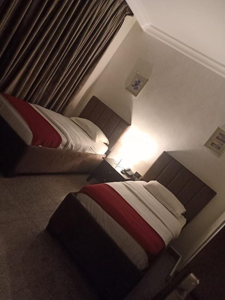 Tamrah Suites Hotel