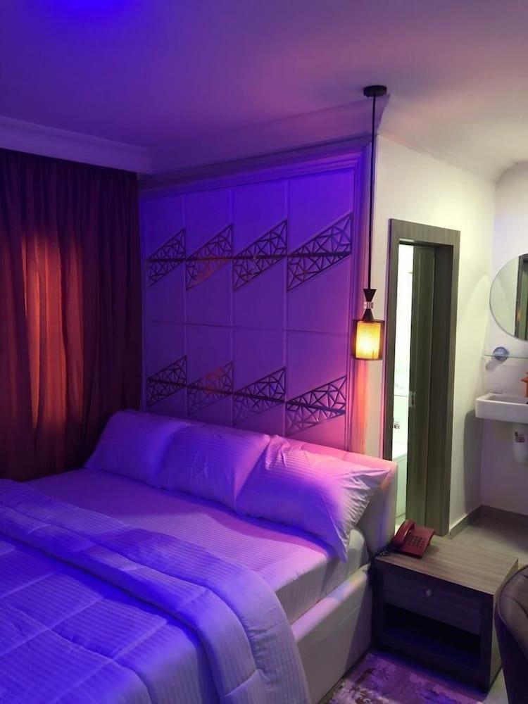 Hamptons Hotel