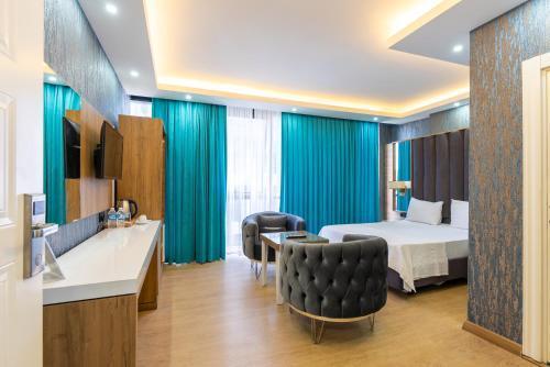 Black Palace Hotel