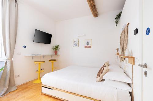 Cantoni 4B - Studio at Colosseum