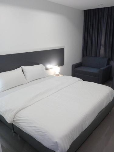 D Night Suite Hotel