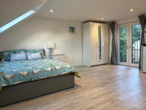 Lovely Self Contained Loft Studio - 33AS4