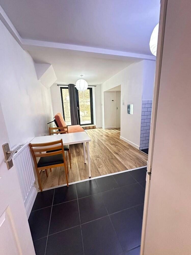 London E1 Apartment