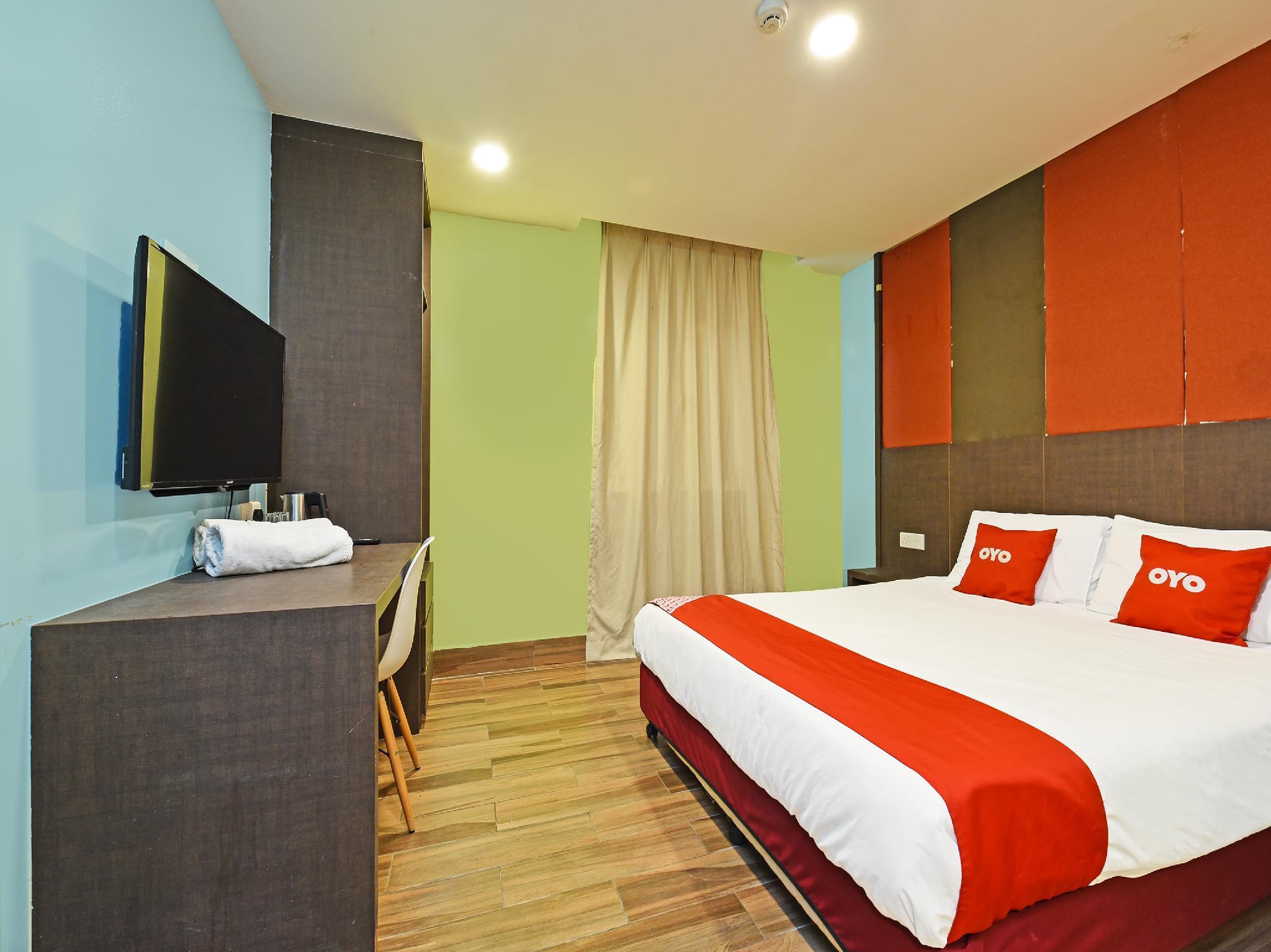 Capital O 90574 Hotel Glo