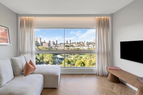 Aquarius - Luxe Inner City Abode