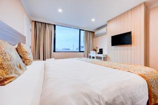 Dancenter Bangkok Travellers Hotel
