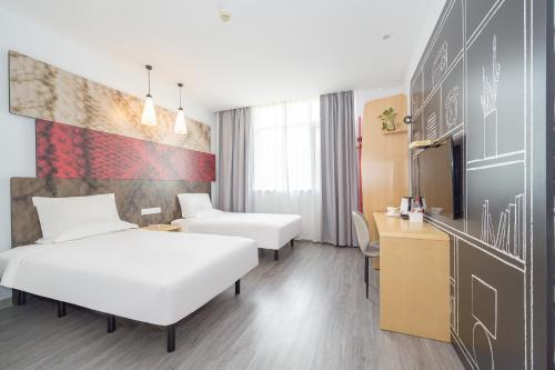 Ibis Shanghai Xujiahui Hotel