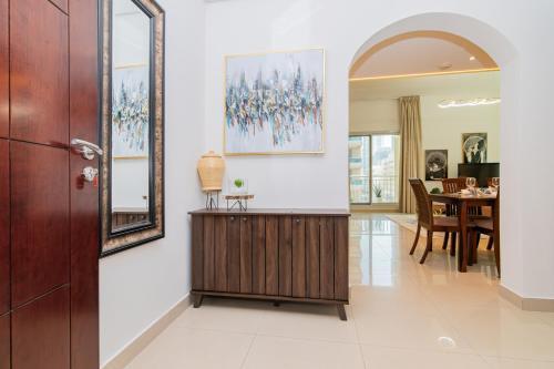 Luxury 2BR Apartment in Dubai Marina