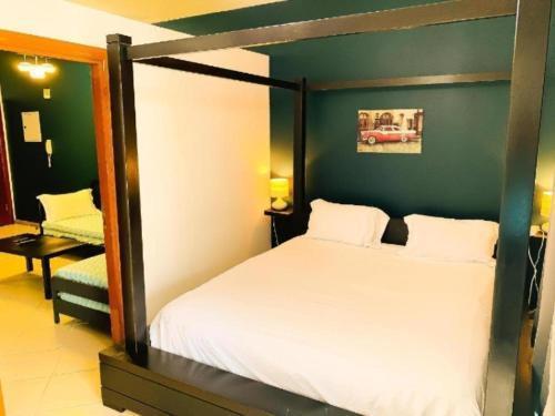 Royal Marina Inn