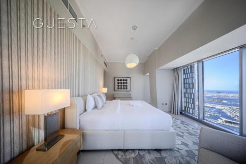 Cayan Tower, Dubai Marina
