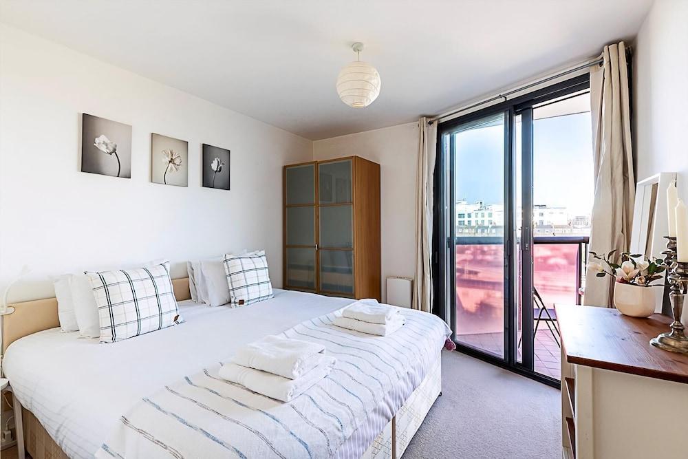 Bright Camden Retreat With Balcony