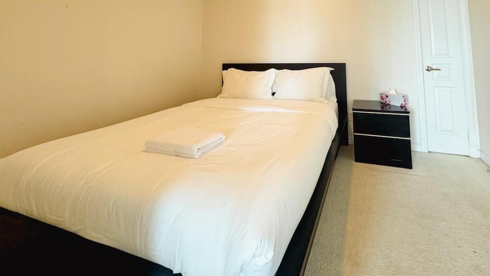 RivetStays - The Fly Luxury Suites