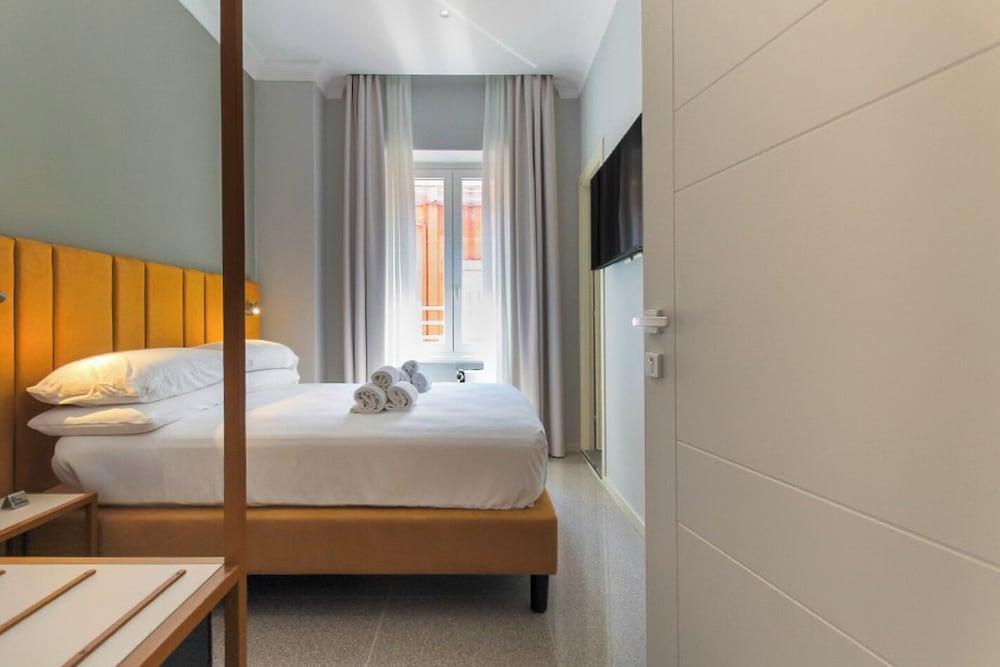 Velia Relais