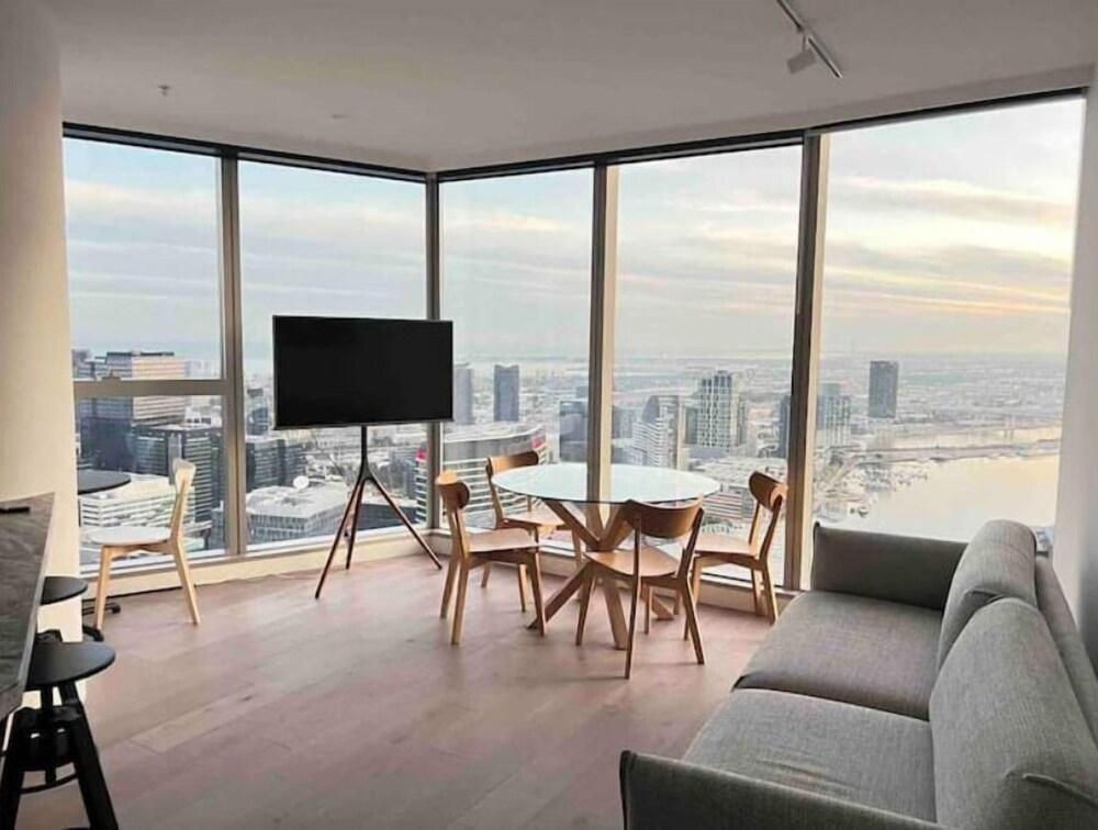 Skyline & Sea view apt in CBD