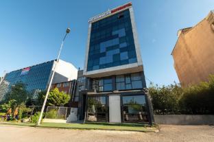 Highway 34 Hotel