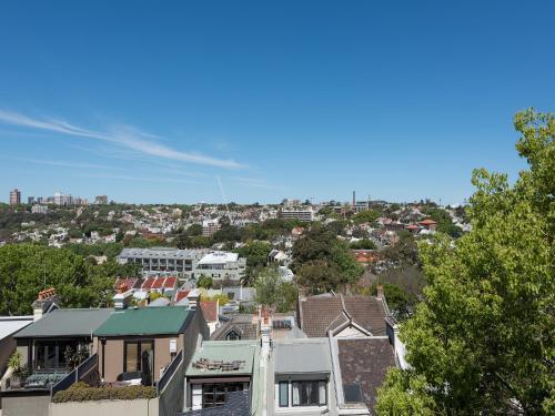 Inner City Studio with Great Views and Parking Permits