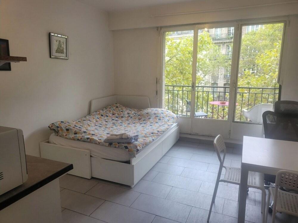 Beautiful Studio near metro