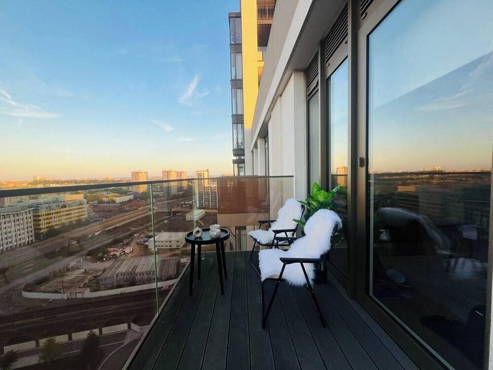 luxury apartment in white city