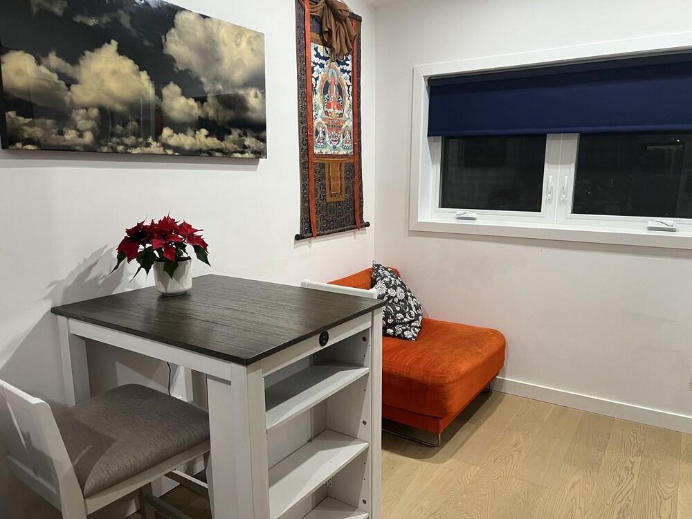 Tranquil, luxurious private one bedroom, two beds