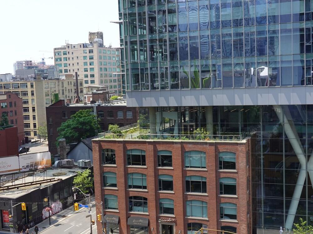 Studio + Balcony | Nice DT Condo beside Queen St W