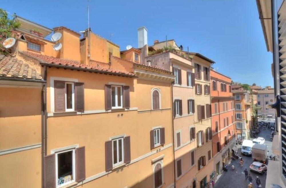 A few steps from Campo de Fiori