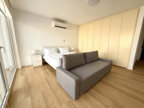 Seven Emirates Luxe Hostel - Yas Island Gate