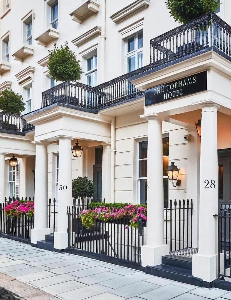 Tophams Hotel