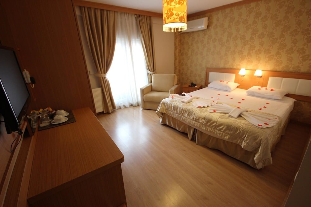 Flower Palace Hotel