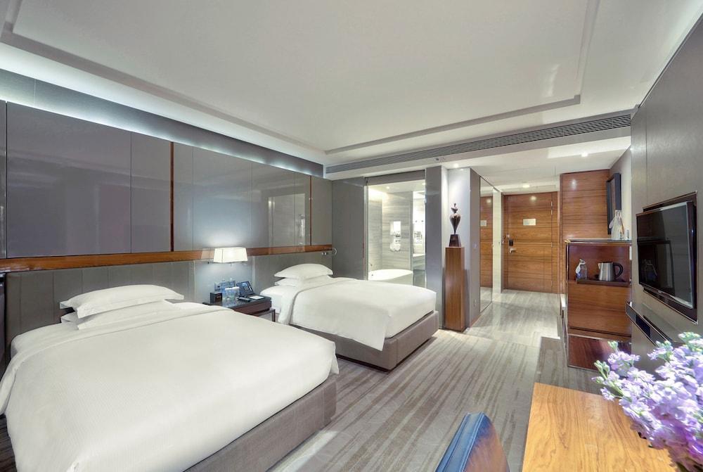 Hilton Sukhumvit Bangkok Room Type - TWIN DELUXE PREMIUM ROOM