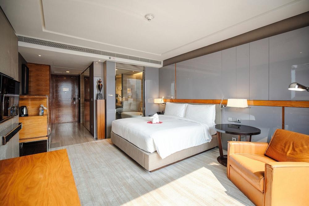 Hilton Sukhumvit Bangkok Room Type - KING DELUXE PREMIUM ROOM
