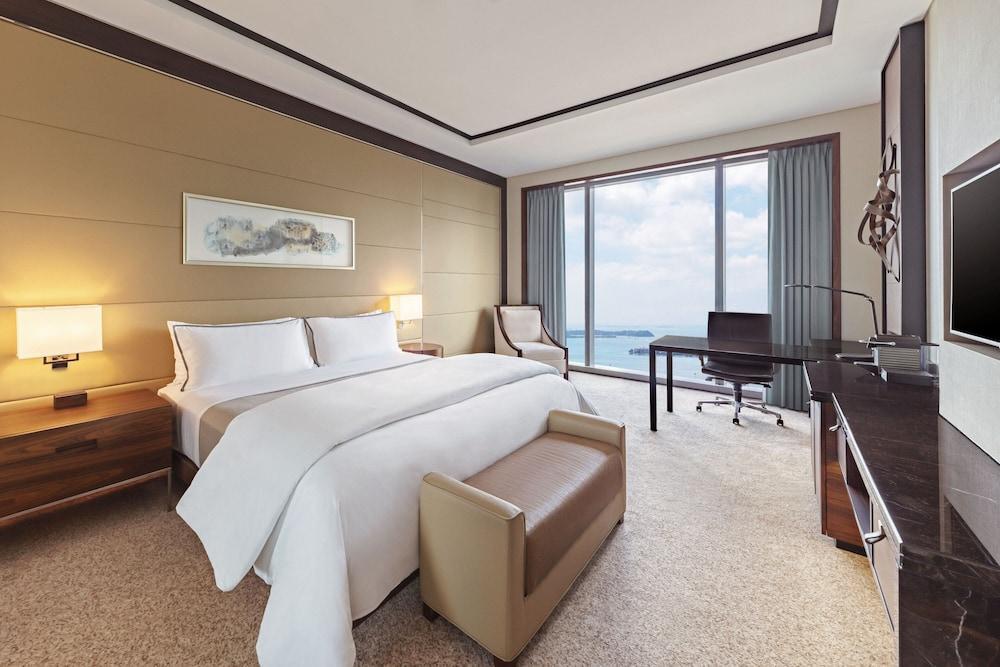 The Westin Singapore Room Type - 1 King Bed, Club Lounge Access, High Floor, Guest Room The Westin Singapore Room Type - 1 King Bed, Club Lounge Access, High Floor, Guest Room