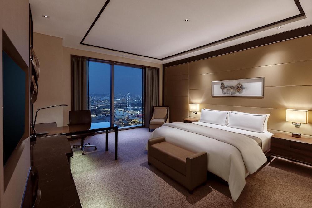 The Westin Singapore Room Type - 1 King Bed, Guest Room