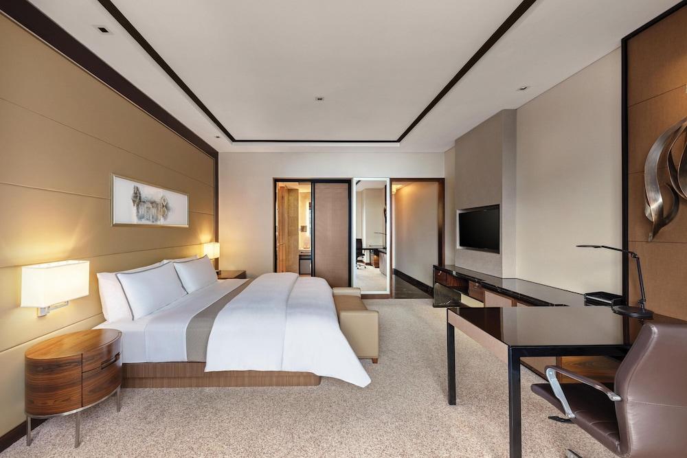 The Westin Singapore Room Type - 1 King Bed, Mid-Level Floor, Guest Room